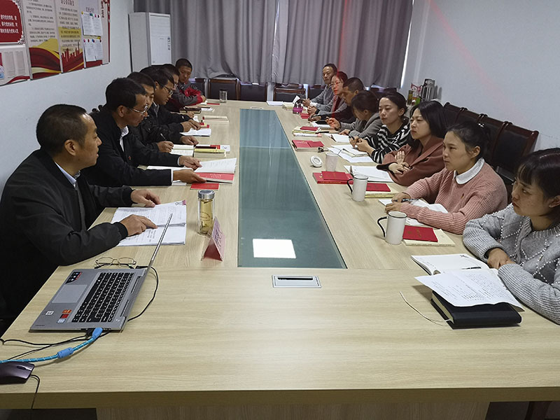 屯溪城建投公司黨支部開展“不忘初心、牢記使命”主題教育“舉旗幟·送理論”宣講活動