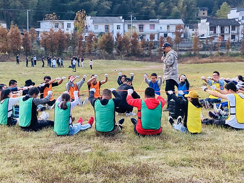 不忘初心、繼續(xù)前行、同心同行、勇攀高峰——屯溪城建投公司開展“不忘初心、牢記使命”主題教育素質(zhì)拓展訓(xùn)練