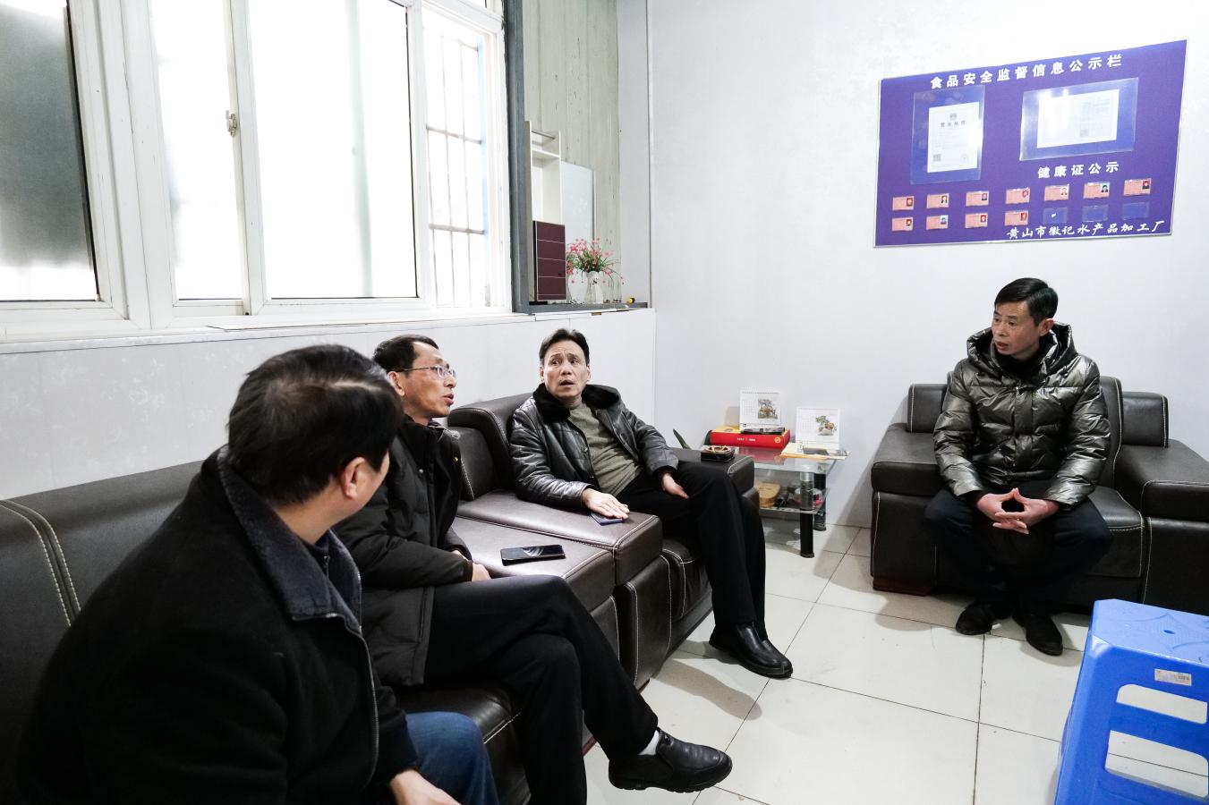 “一改兩為五做到 深走實(shí)訪解企憂”屯溪區(qū)國(guó)投集團(tuán)開展二月主題黨日活動(dòng)