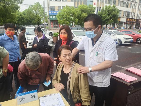 百姓健康系我心，黨員服務(wù)進(jìn)社區(qū)