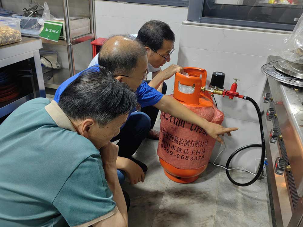 屯溪區(qū)國(guó)投集團(tuán)開(kāi)展液化氣安全專項(xiàng)整治行動(dòng)