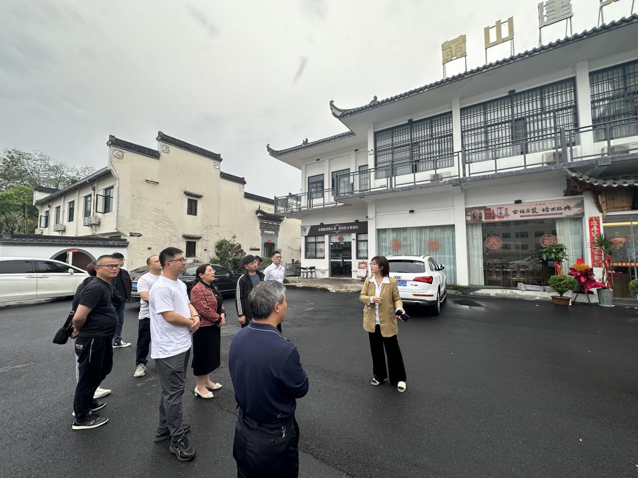國資運(yùn)營(yíng)公司參加市國有房屋租賃公司組織的國有資產(chǎn)經(jīng)營(yíng)管理座談會(huì)