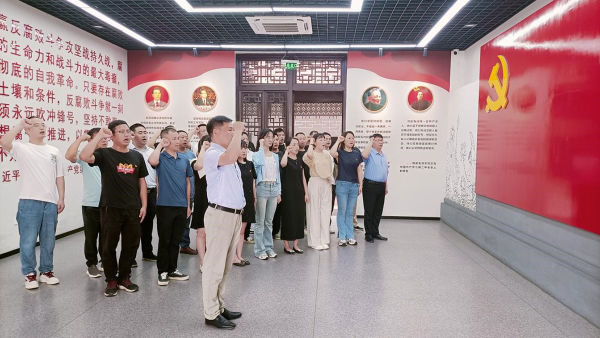 參觀廉政教育基地，接受廉潔清風(fēng)洗禮